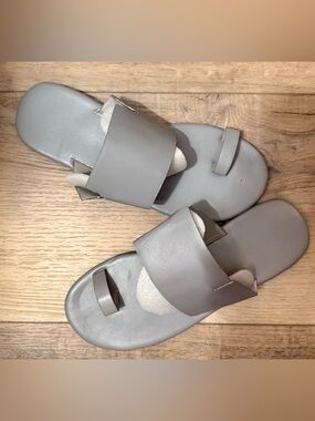 Women's Gray Slide Sandals —Minimal Leather Slip-Ons NWOT Sz. 37 fits like a 7.5